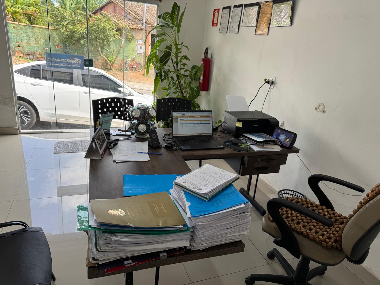 Credenciais expostas no escritório